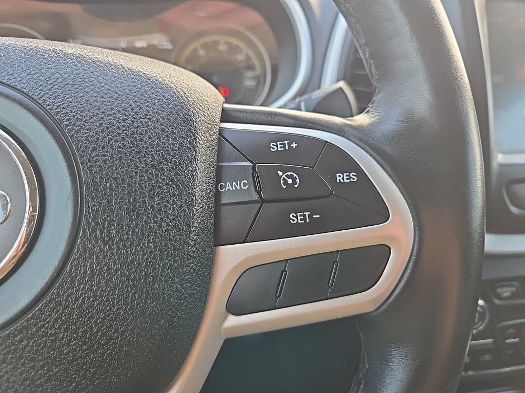 Used 2017 Jeep Cherokee Trailhawk w/ Comfort/Convenience Group AWD/4WD image 44