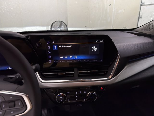 Certified 2026 Chevrolet Trax LT w/ Sunroof Package FWD image 24