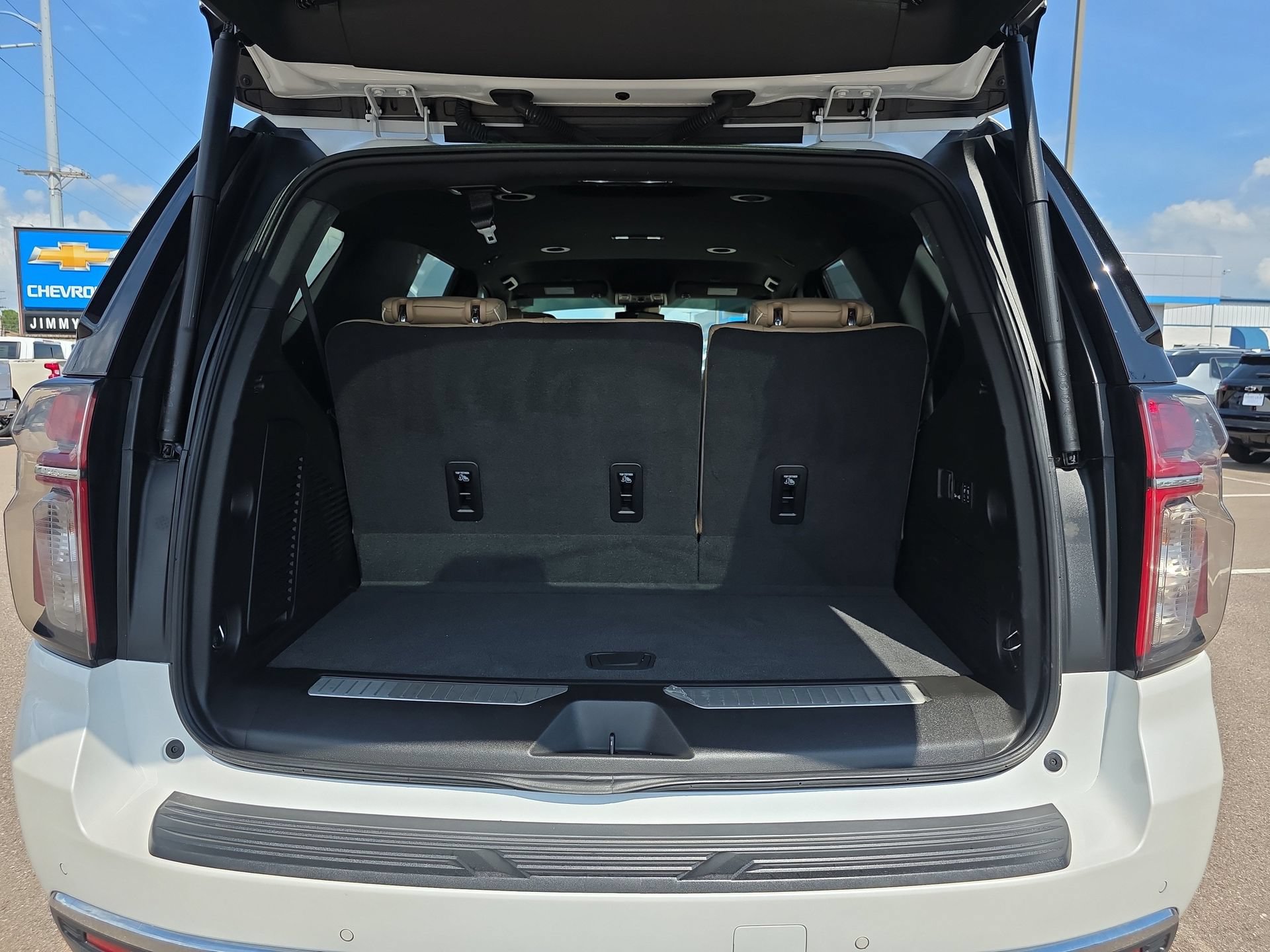 Used 2024 Chevrolet Tahoe Premier RWD image 14