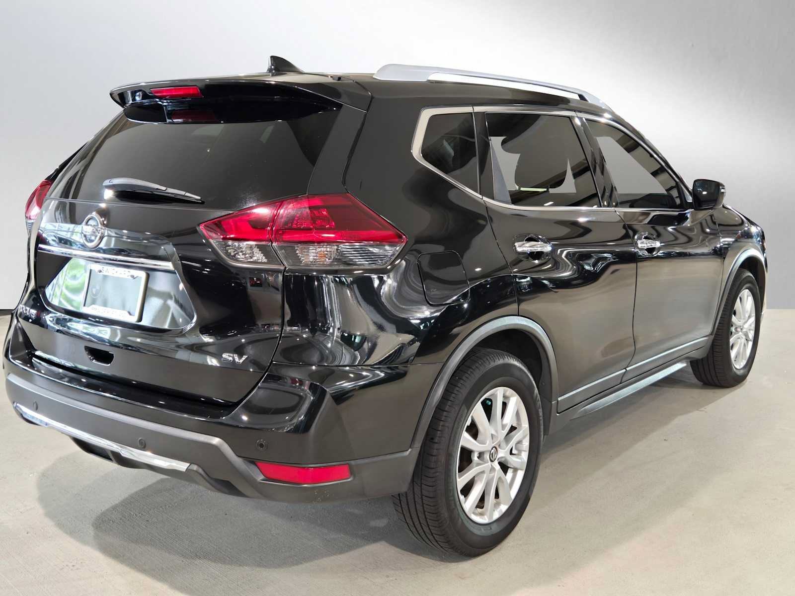 Used 2019 Nissan Rogue SV FWD image 3
