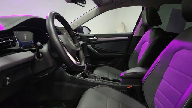 Used 2025 Volkswagen Jetta SE image 14