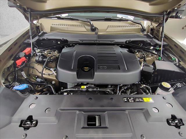 New 2025 Land Rover Defender 110 S image 17