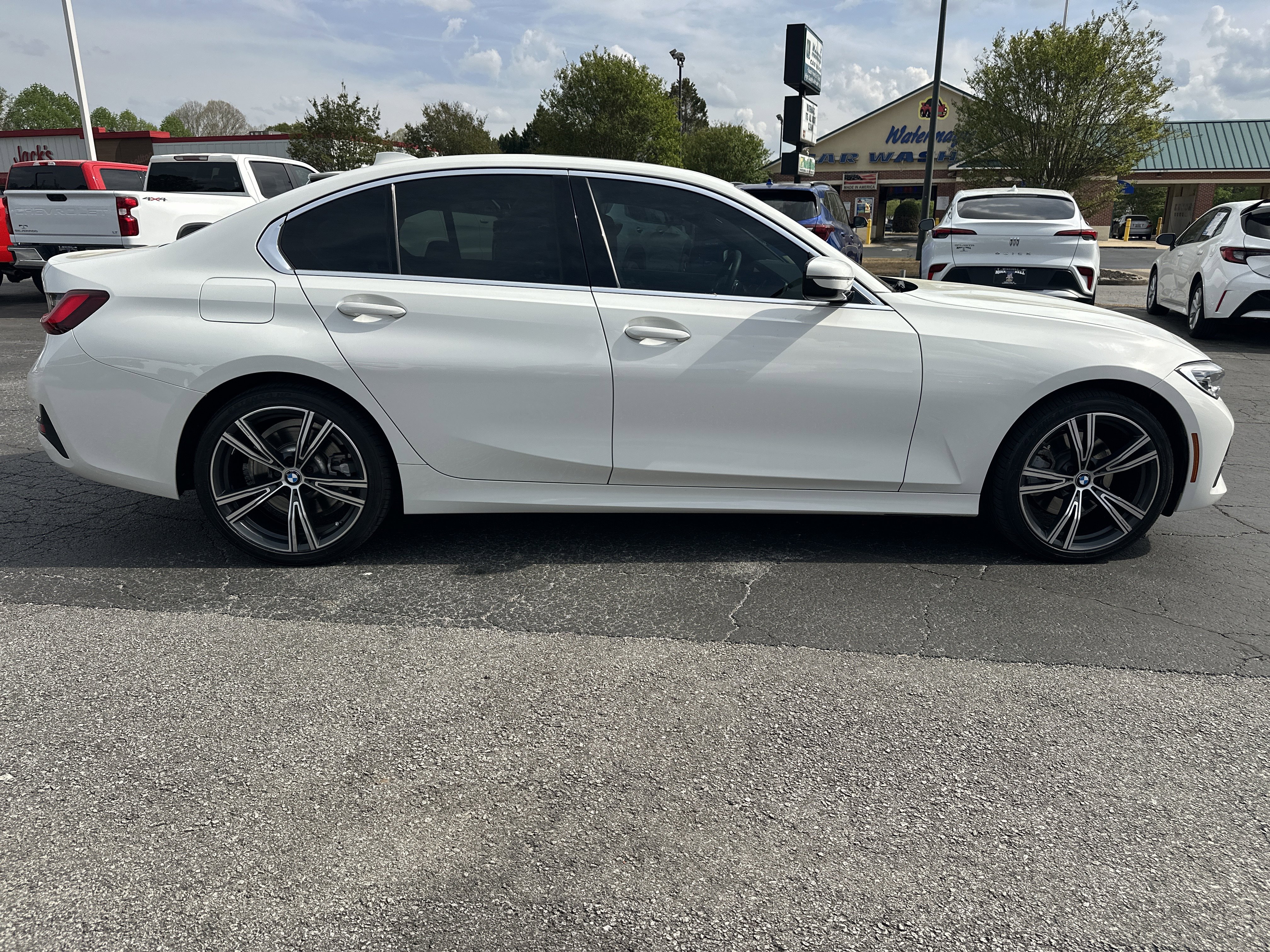 Used 2022 BMW 330i xDrive Sedan w/ Premium Package image 9