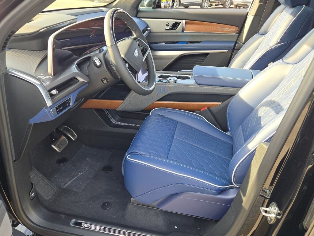 New 2026 Cadillac Vistiq Premium Luxury w/ LPO, Floor Liner Package image 24