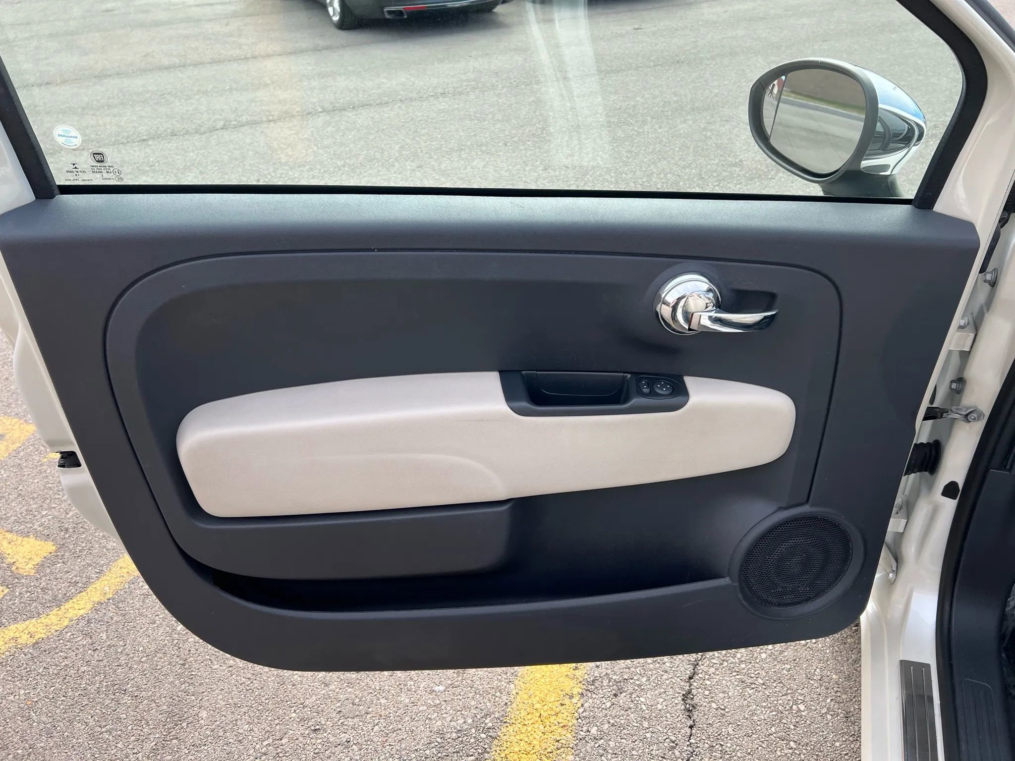 Used 2017 FIAT 500 Lounge image 18