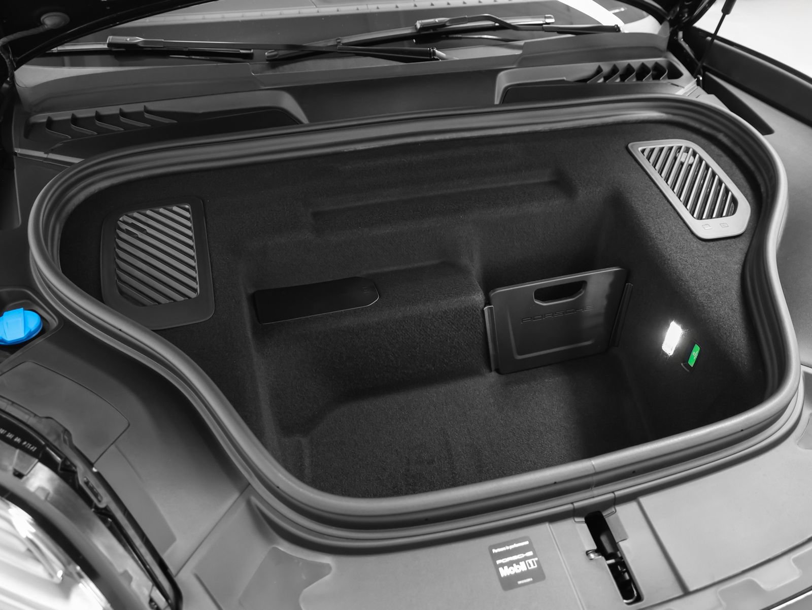 New 2026 Porsche Macan 4 Electric AWD/4WD image 17