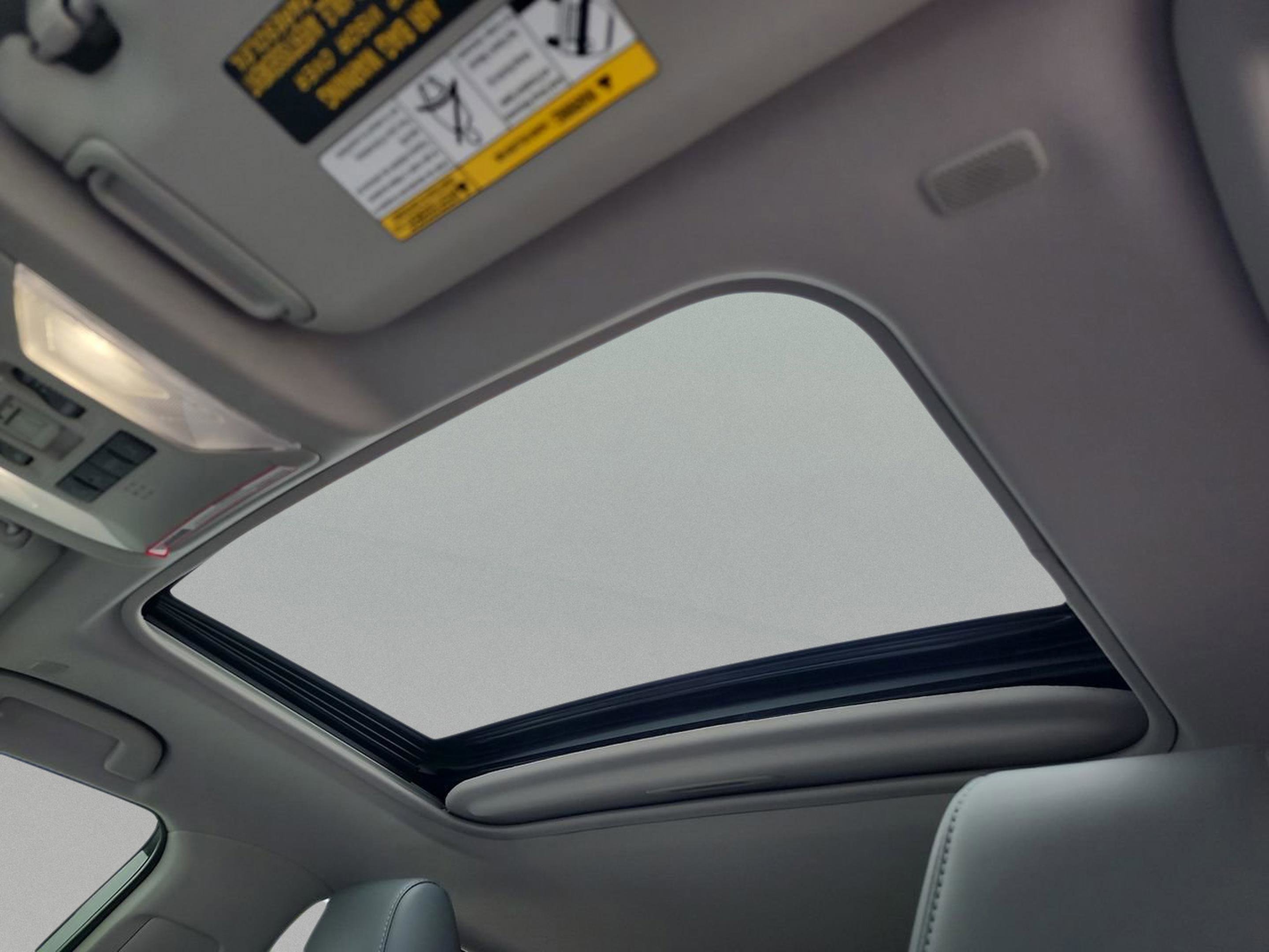 Used 2023 Toyota RAV4 Limited image 32