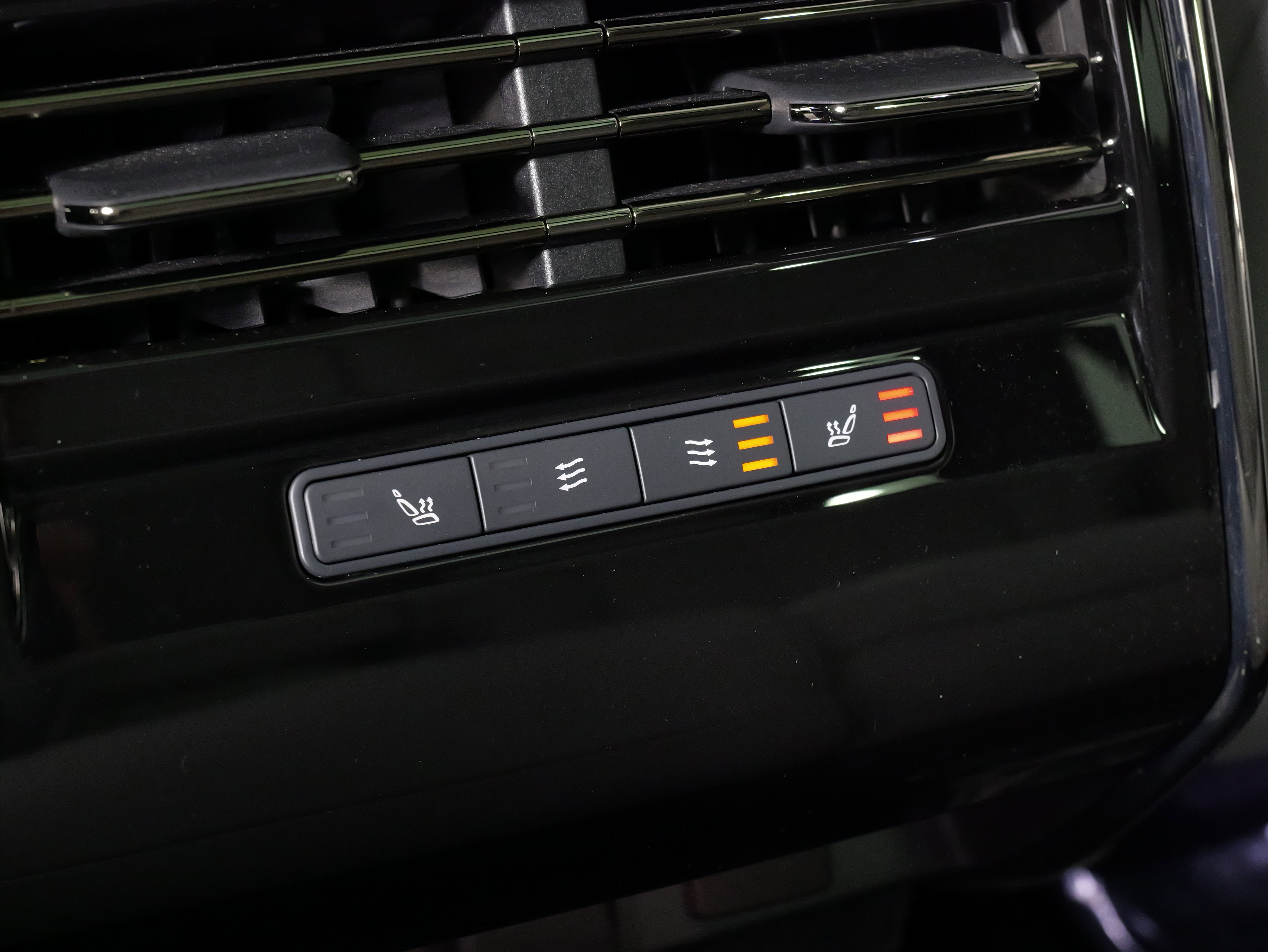 Used 2023 Land Rover Range Rover Sport SE image 40