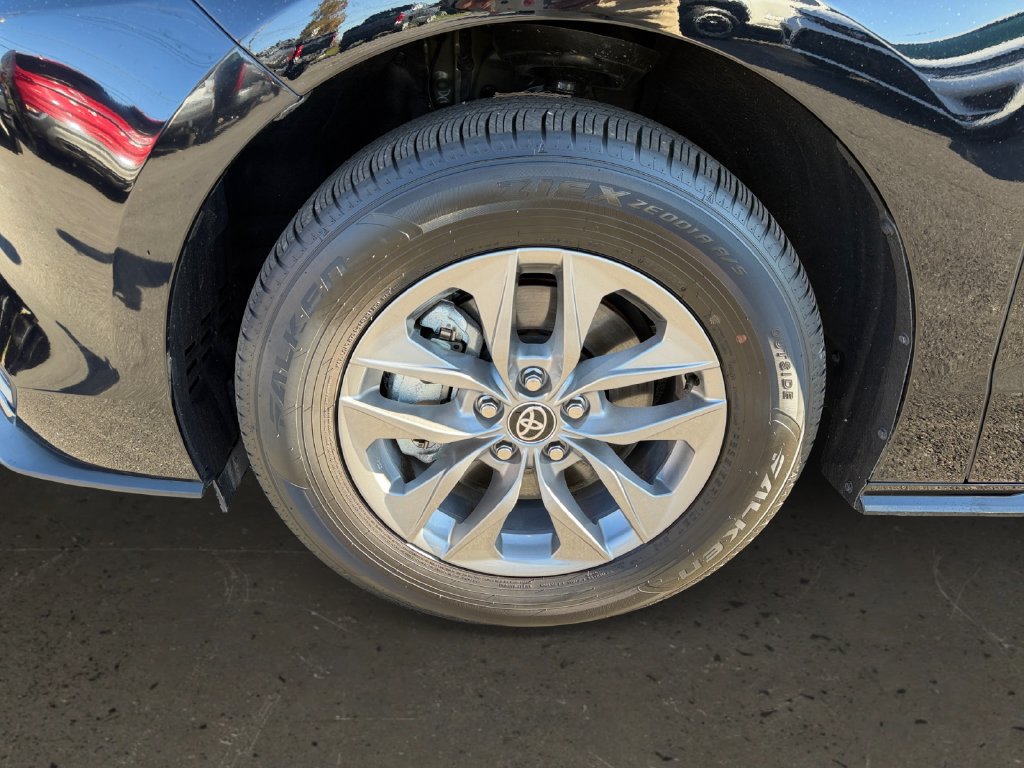 Used 2026 Toyota Sienna LE AWD/4WD image 27
