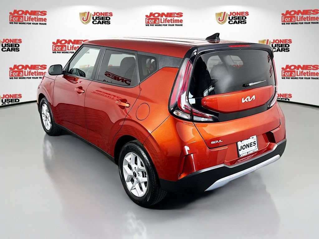 Certified 2023 Kia Soul LX w/ LX Technology Package FWD image 2