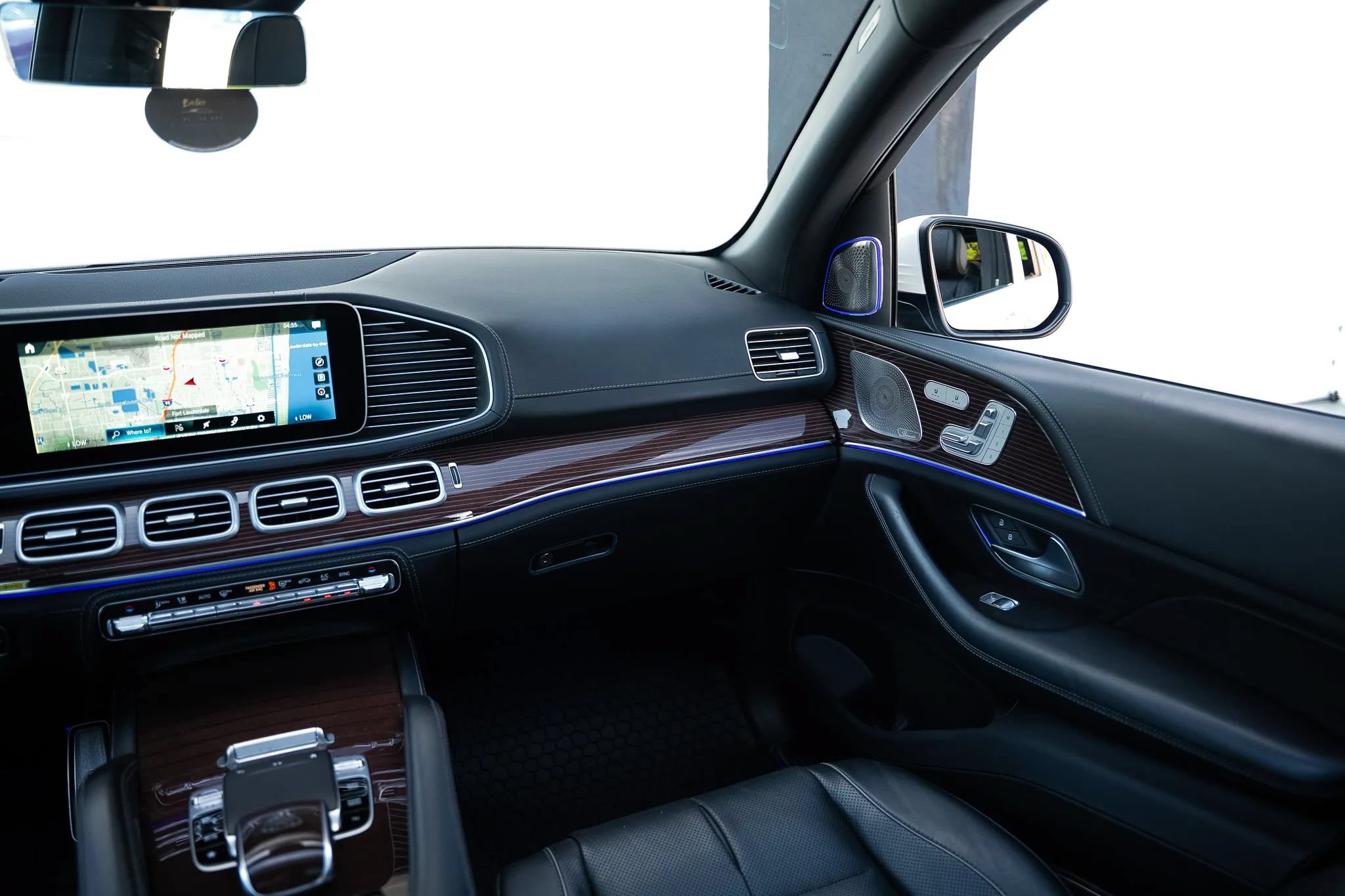 Used 2023 Mercedes-Benz Maybach GLS 600 4MATIC image 42
