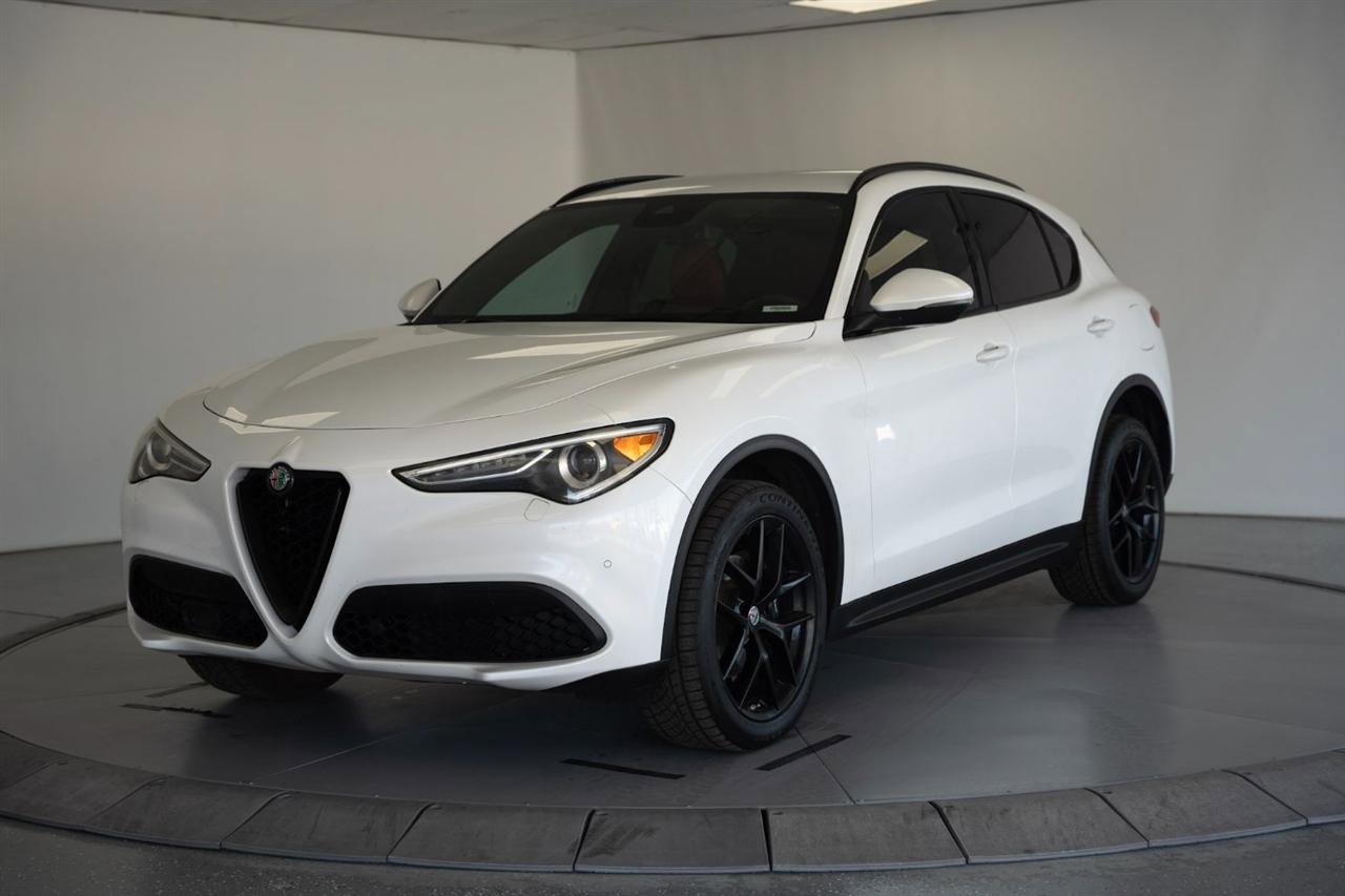 Used 2018 Alfa Romeo Stelvio Ti Sport AWD/4WD image 3