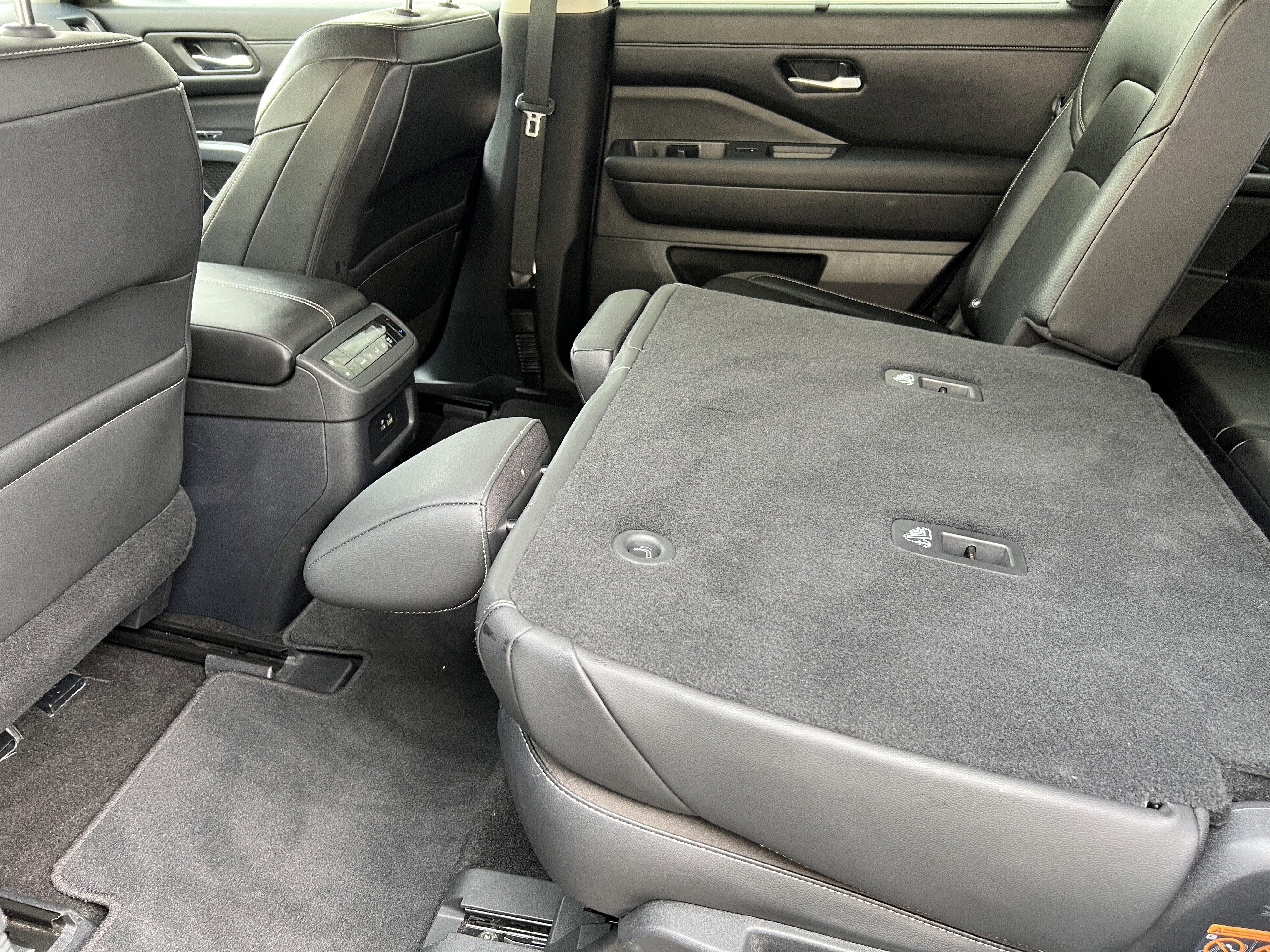 Used 2025 Nissan Pathfinder SL AWD/4WD image 17