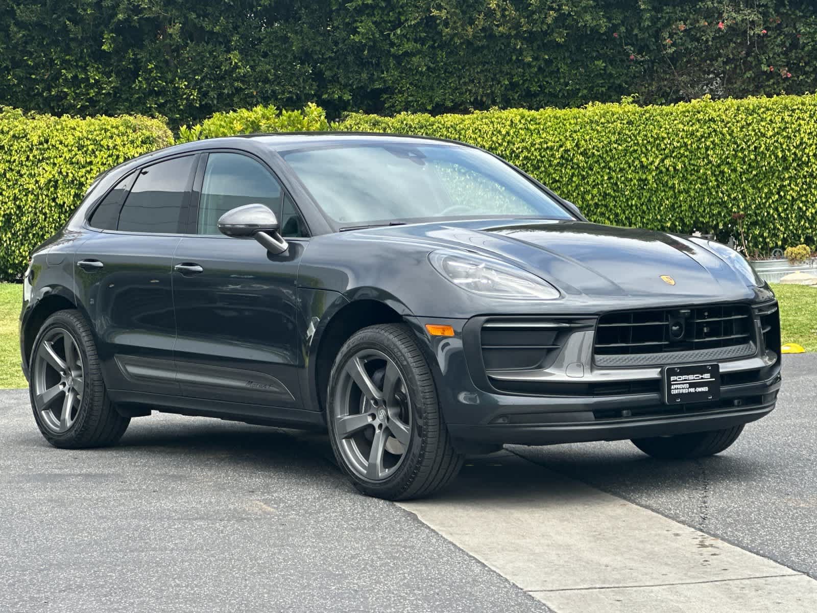 Certified 2026 Porsche Macan AWD/4WD image 10