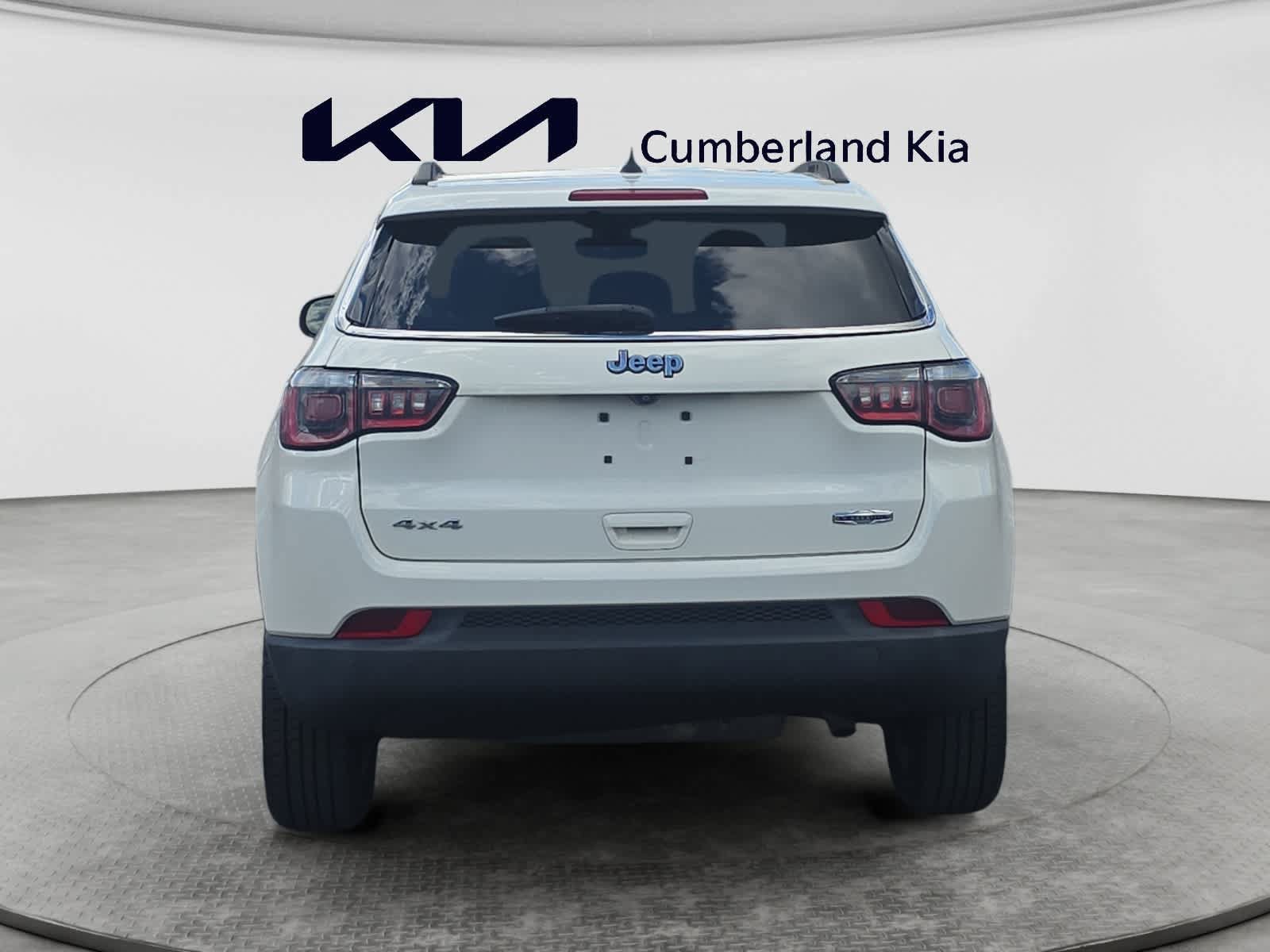 Used 2018 Jeep Compass Latitude w/ Cold Weather Group AWD/4WD image 4