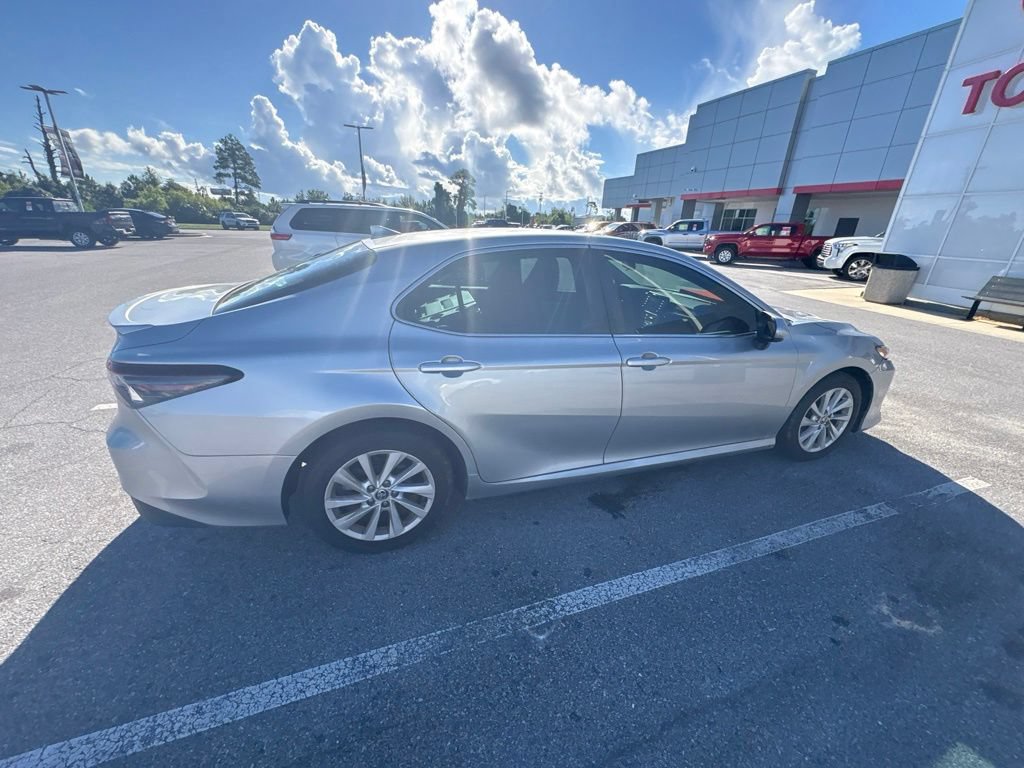 Used 2021 Toyota Camry LE FWD image 18