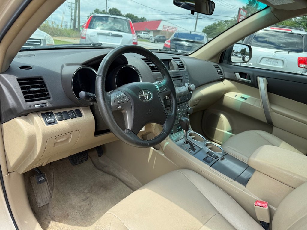 Used 2010 Toyota Highlander SE image 10