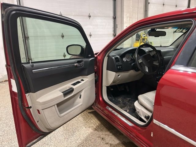 Used 2006 Chrysler 300 C image 12