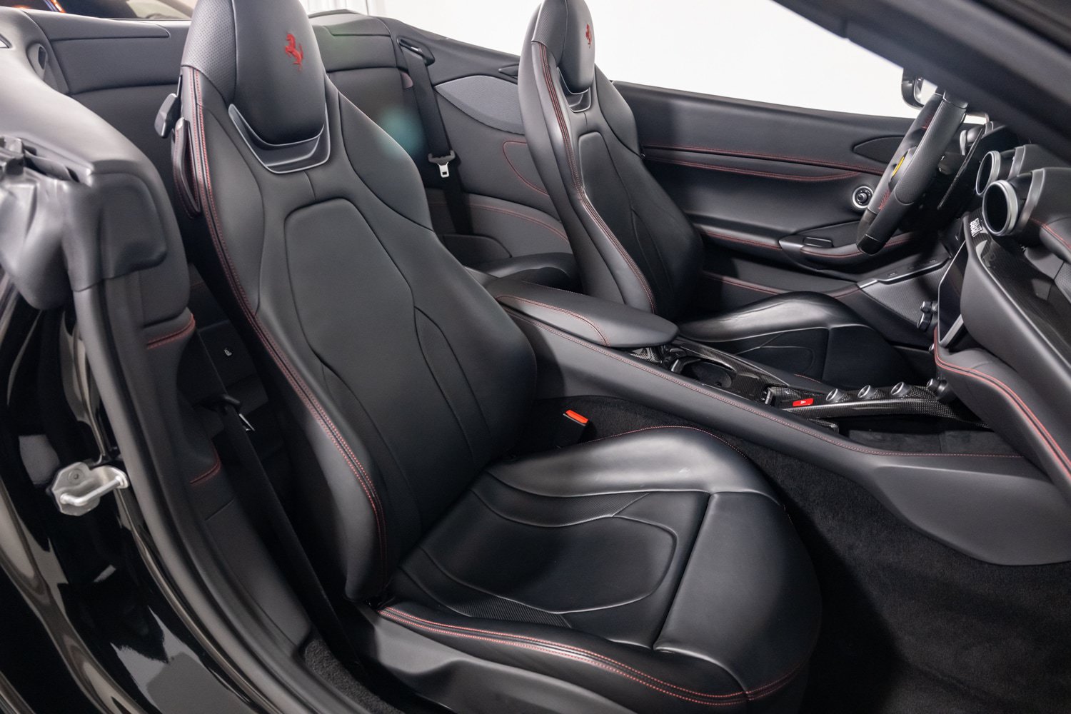 Used 2019 Ferrari Portofino RWD image 34