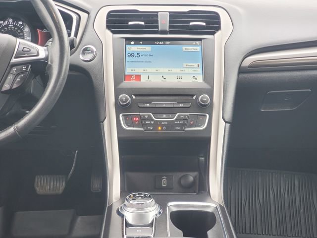 Used 2017 Ford Fusion SE w/ Fusion SE Technology Package image 29