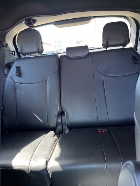 Used 2025 Toyota Sienna Platinum AWD/4WD image 9