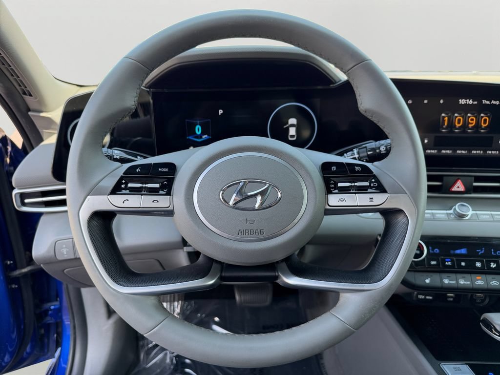 Used 2023 Hyundai Elantra SEL w/ Convenience Package FWD image 19