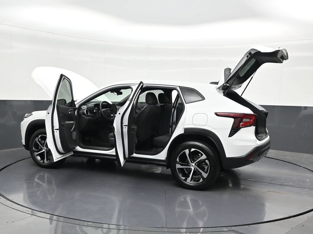 Used 2026 Chevrolet Trax RS FWD image 34