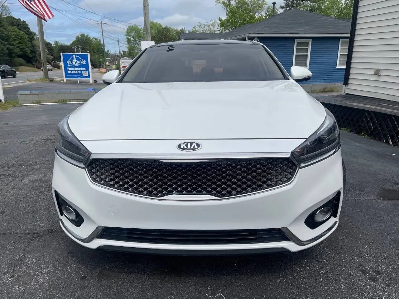 Used 2017 Kia Cadenza Premium w/ Luxury Package image 2