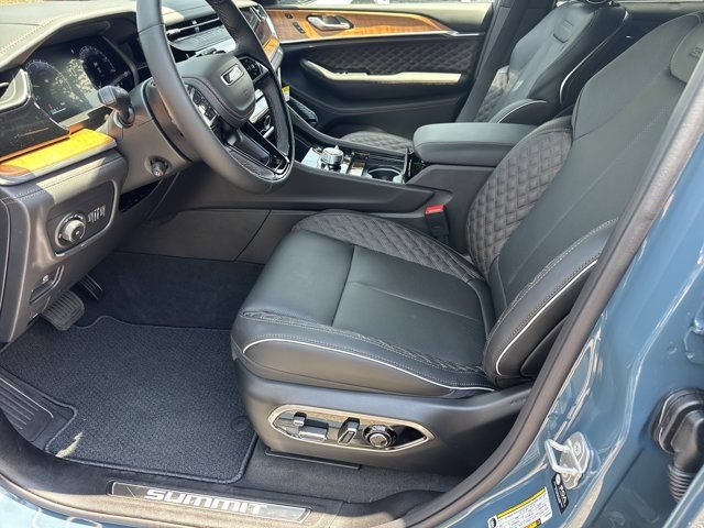 New 2026 Jeep Grand Cherokee Summit w/ Obsidian Package AWD/4WD image 9