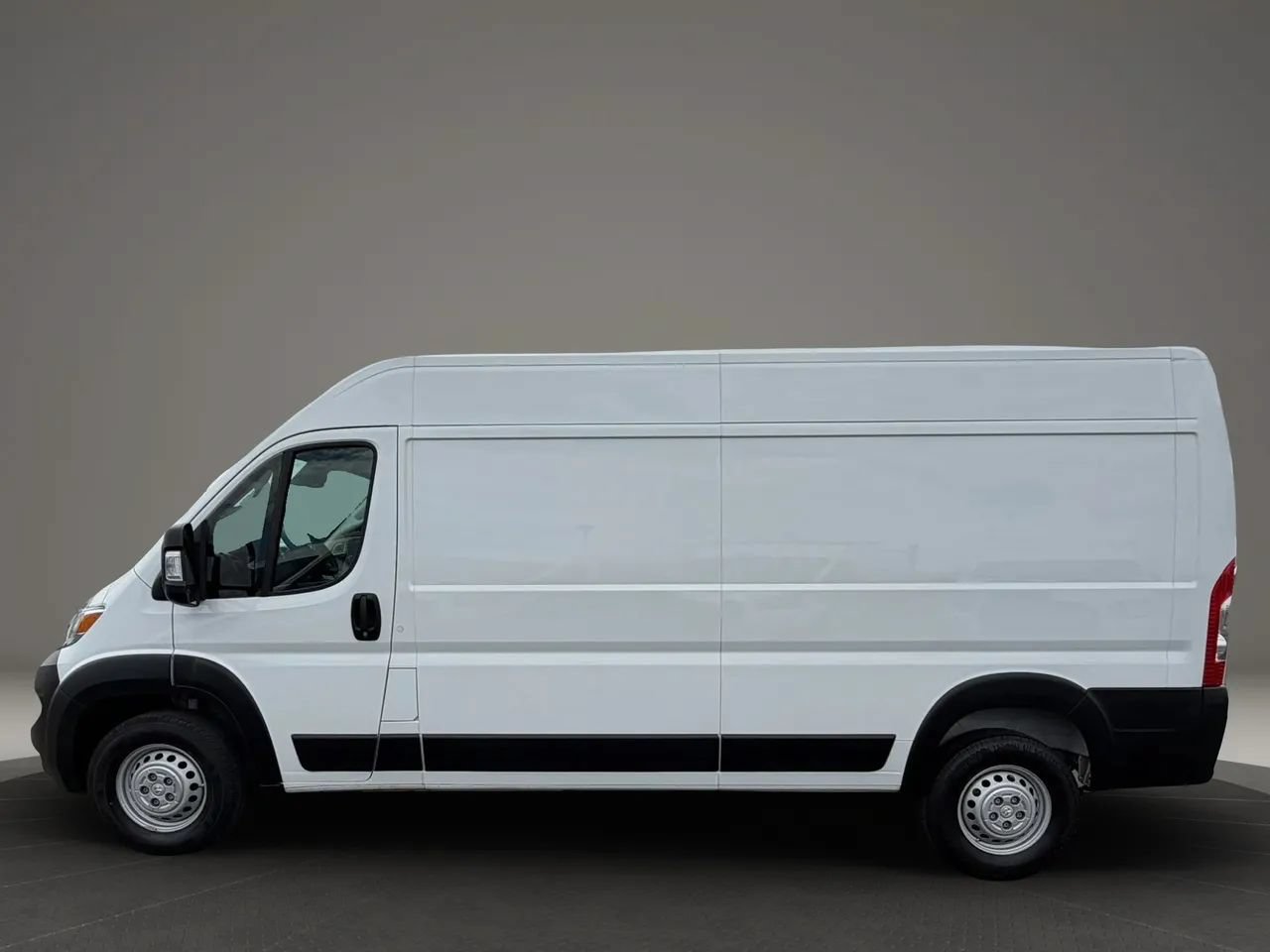 Used 2025 RAM ProMaster 2500 w/ Convenience Group FWD image 3