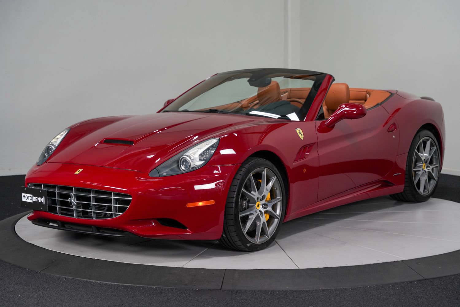 Used 2010 Ferrari California RWD image 4