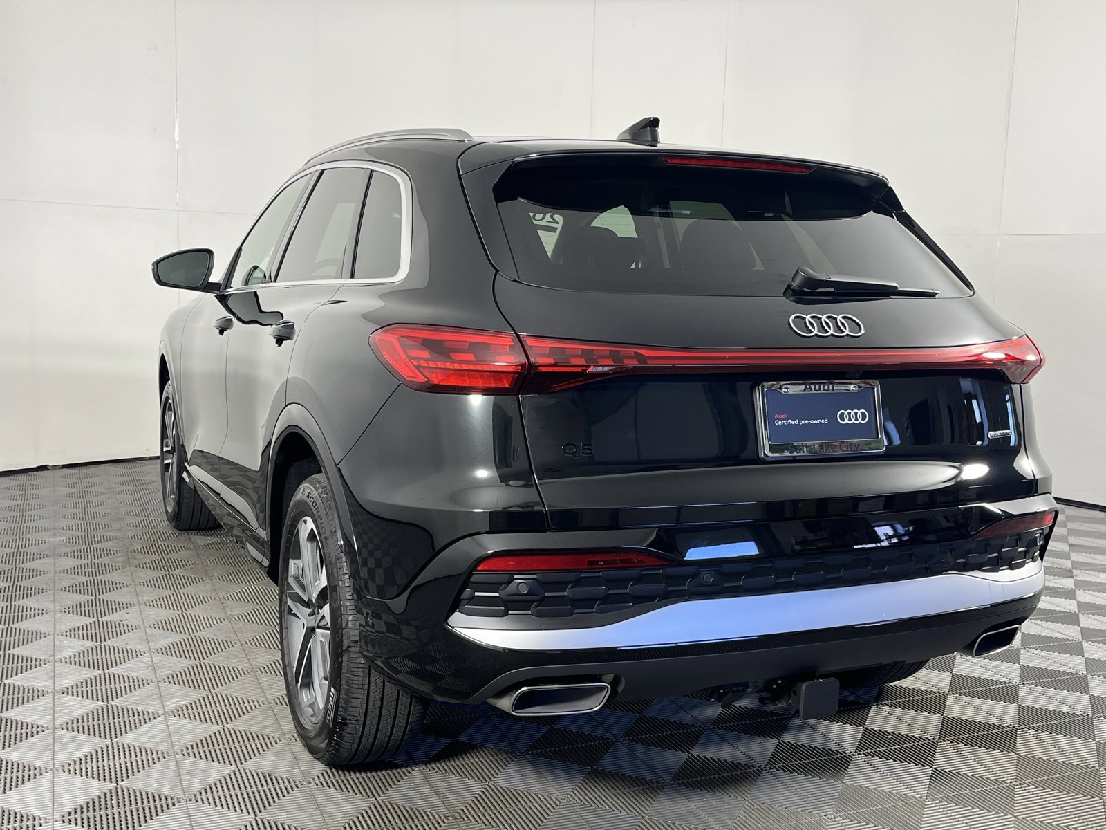 Certified 2025 Audi Q5 2.0T Premium w/ Convenience Package image 5