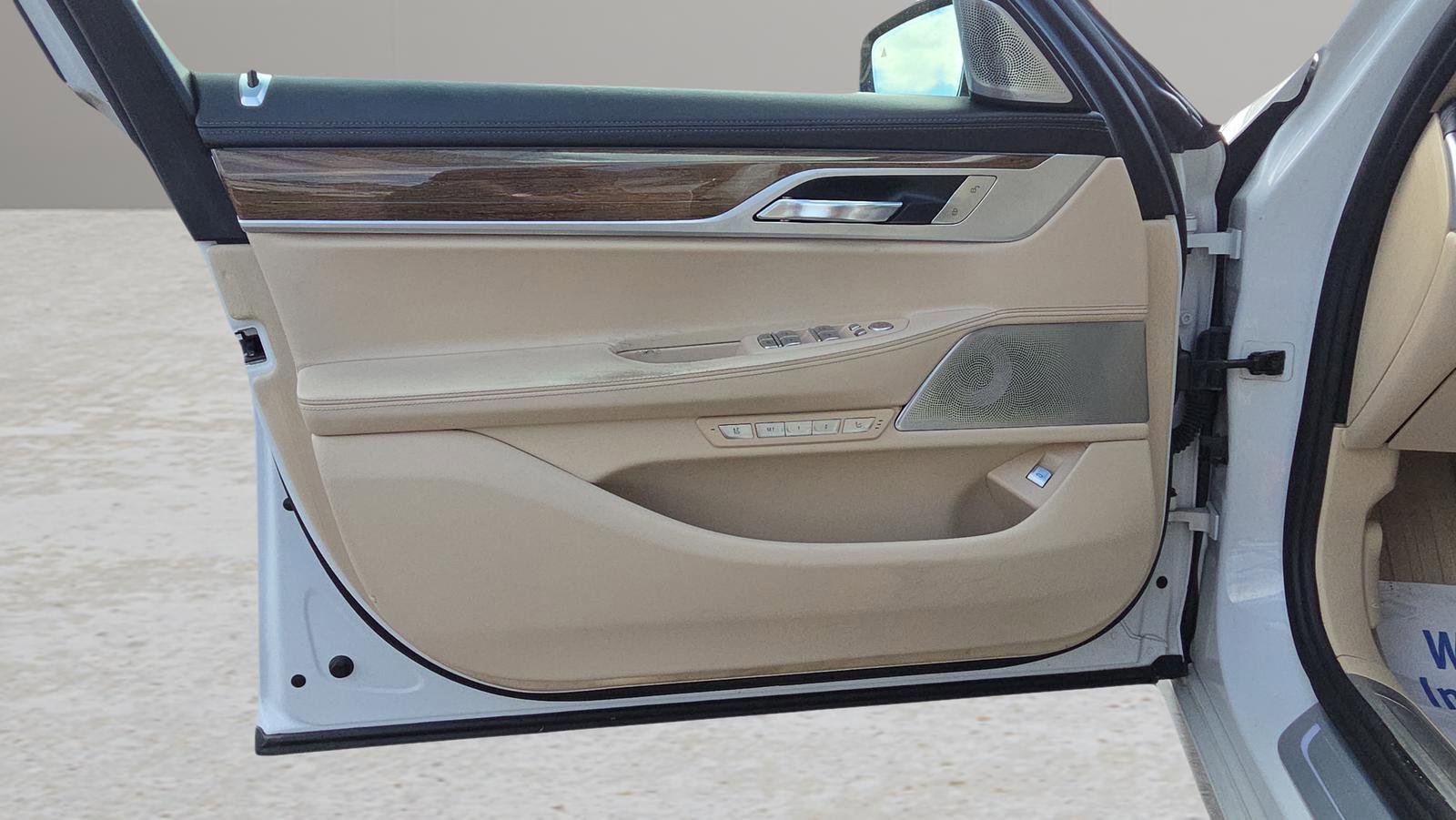 Used 2017 BMW 750i image 26