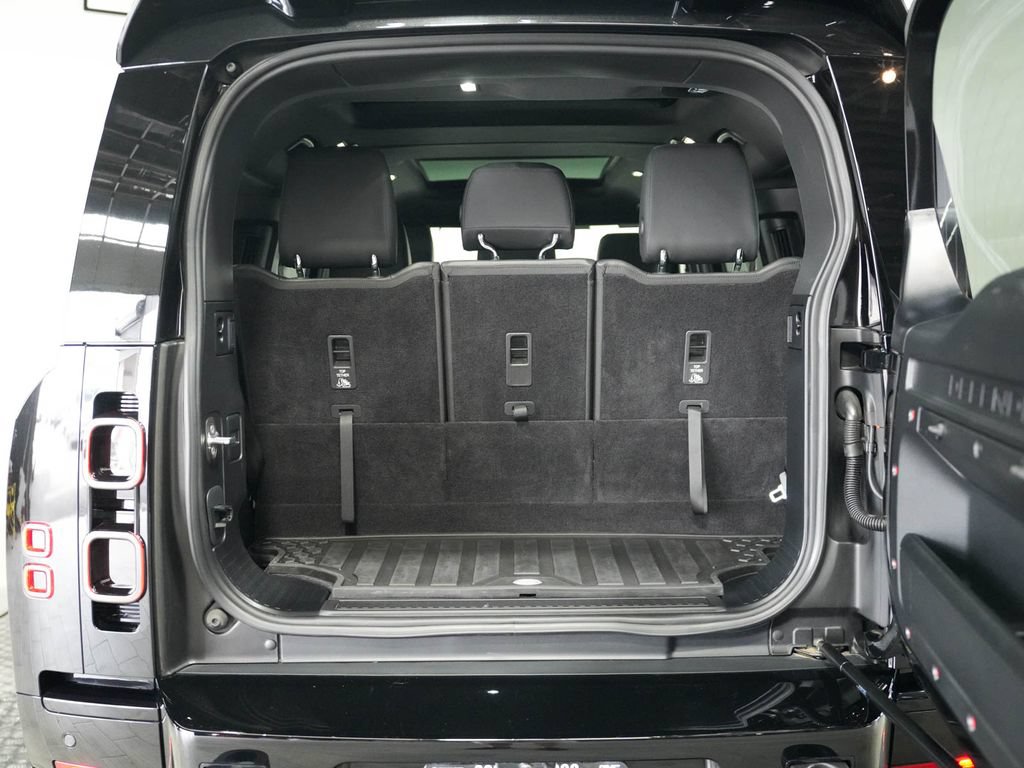 Used 2023 Land Rover Defender 130 X-Dynamic SE AWD/4WD image 45
