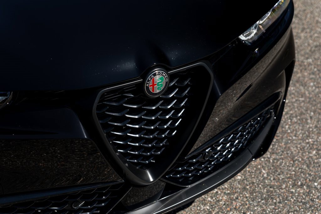 New 2025 Alfa Romeo Tonale w/ Premium Package image 16