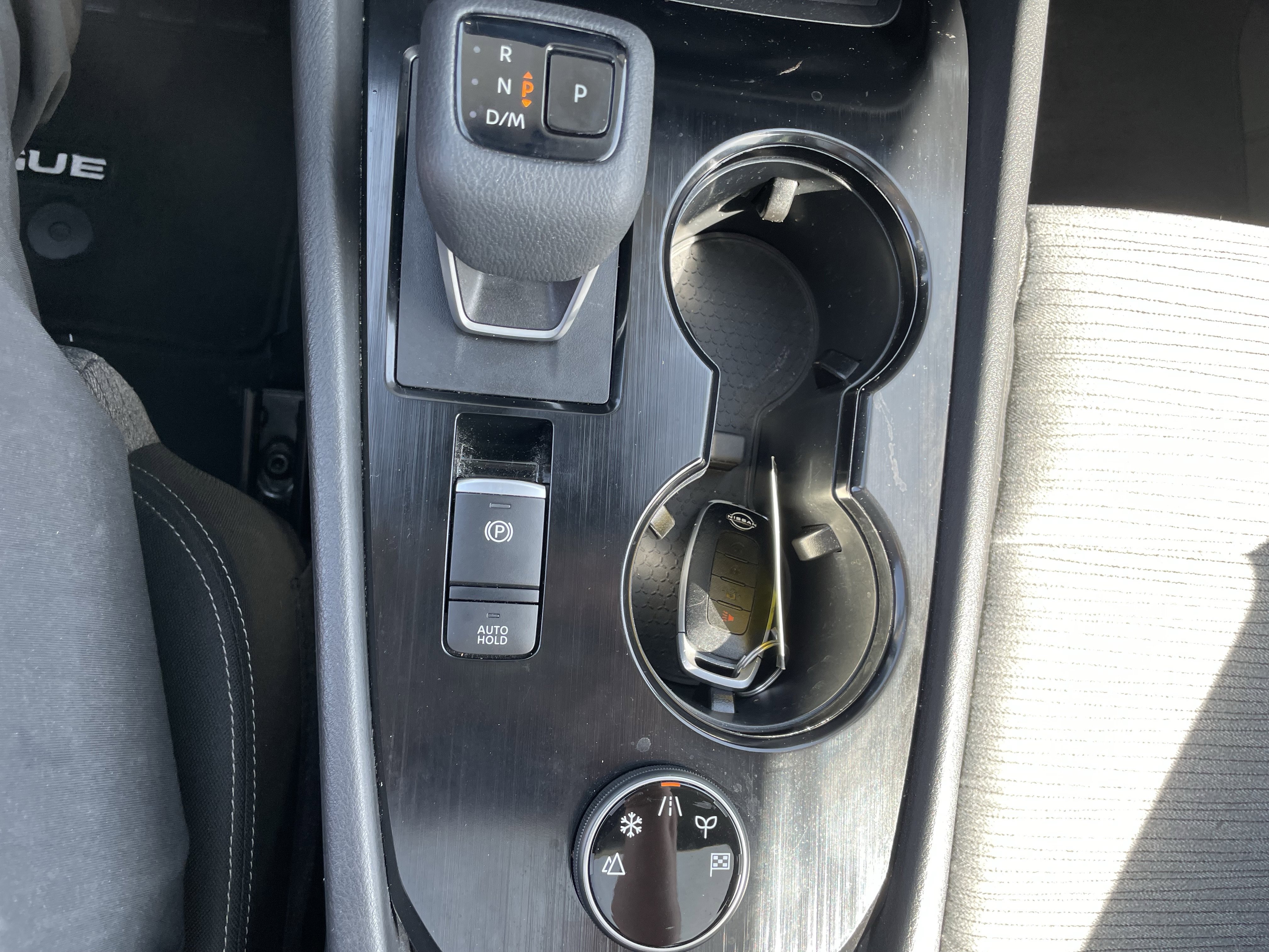 Used 2023 Nissan Rogue SV image 25