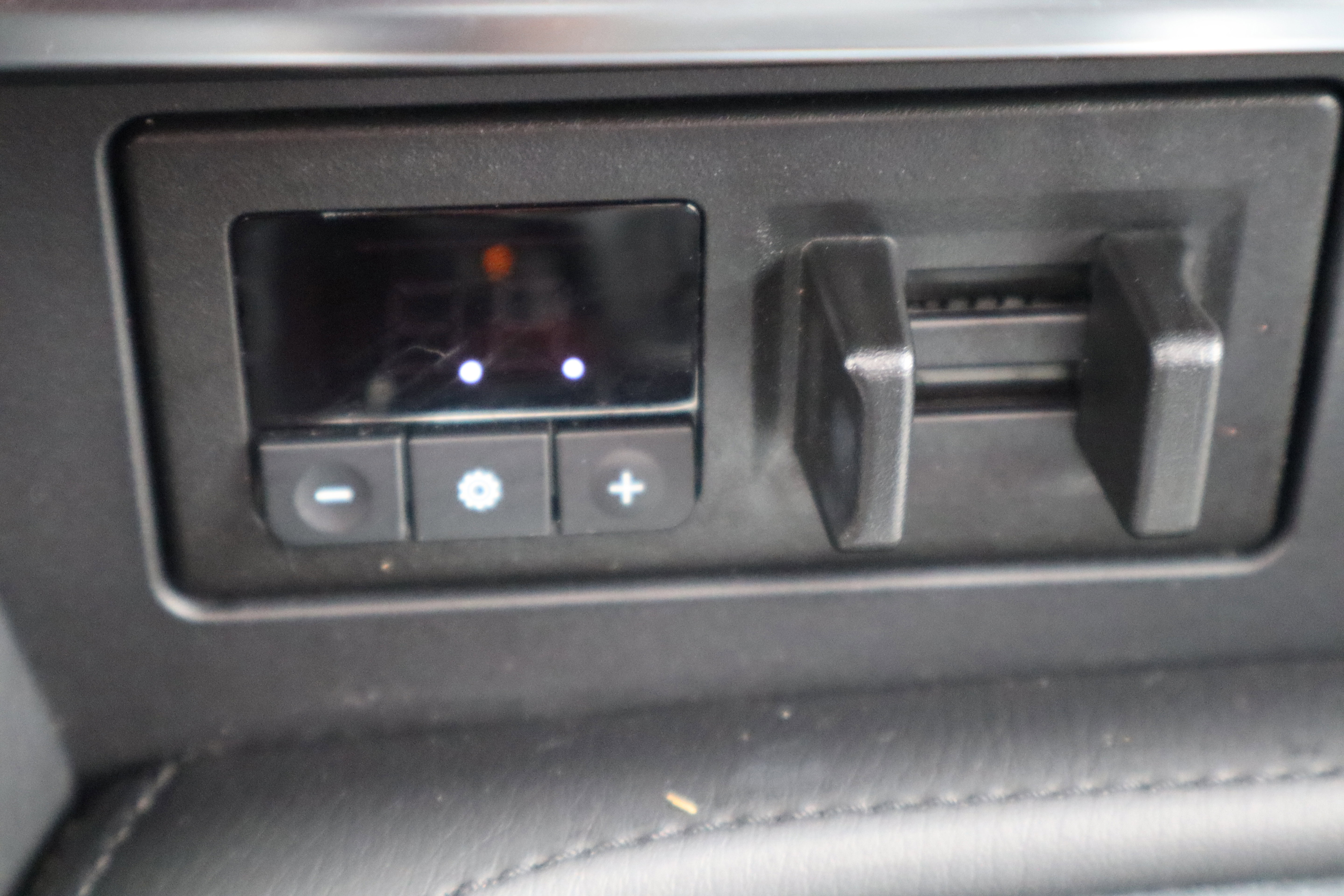 Used 2024 Nissan Armada SL w/ Midnight Edition Package image 32