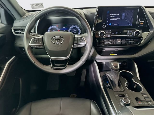 Certified 2025 Toyota Highlander XSE image 24