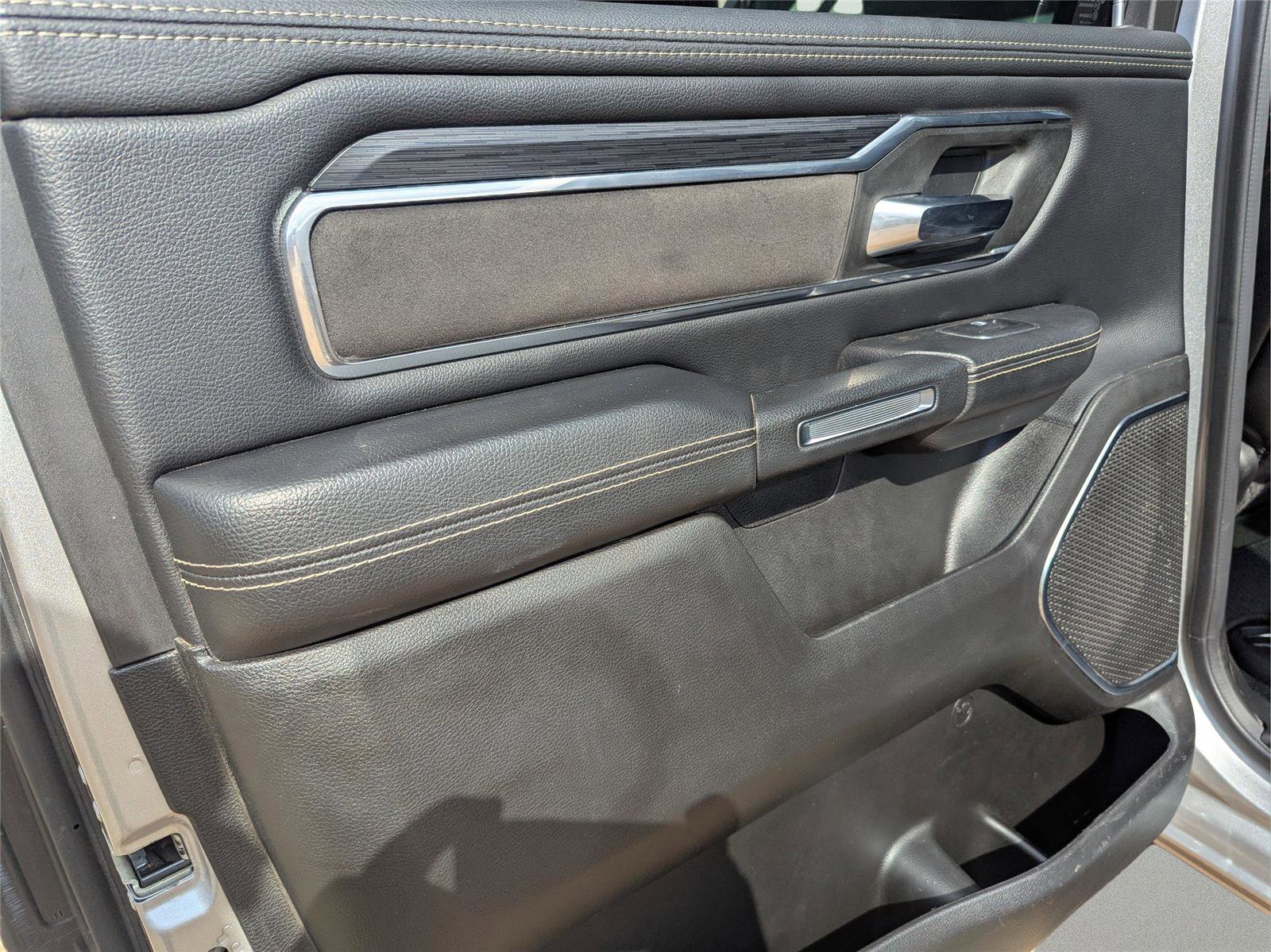 Used 2024 RAM 1500 Laramie image 12