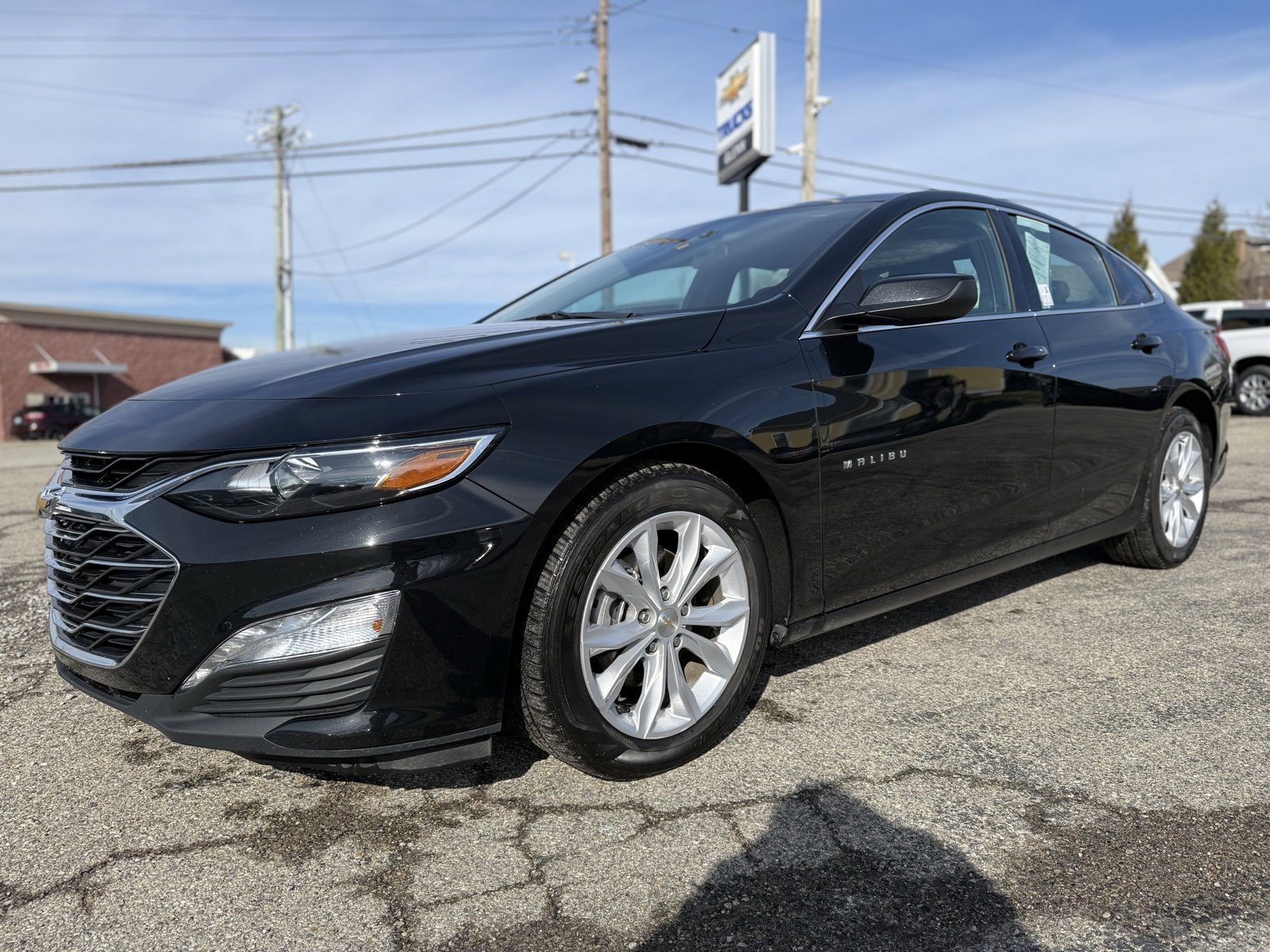 Used 2025 Chevrolet Malibu LT image 2
