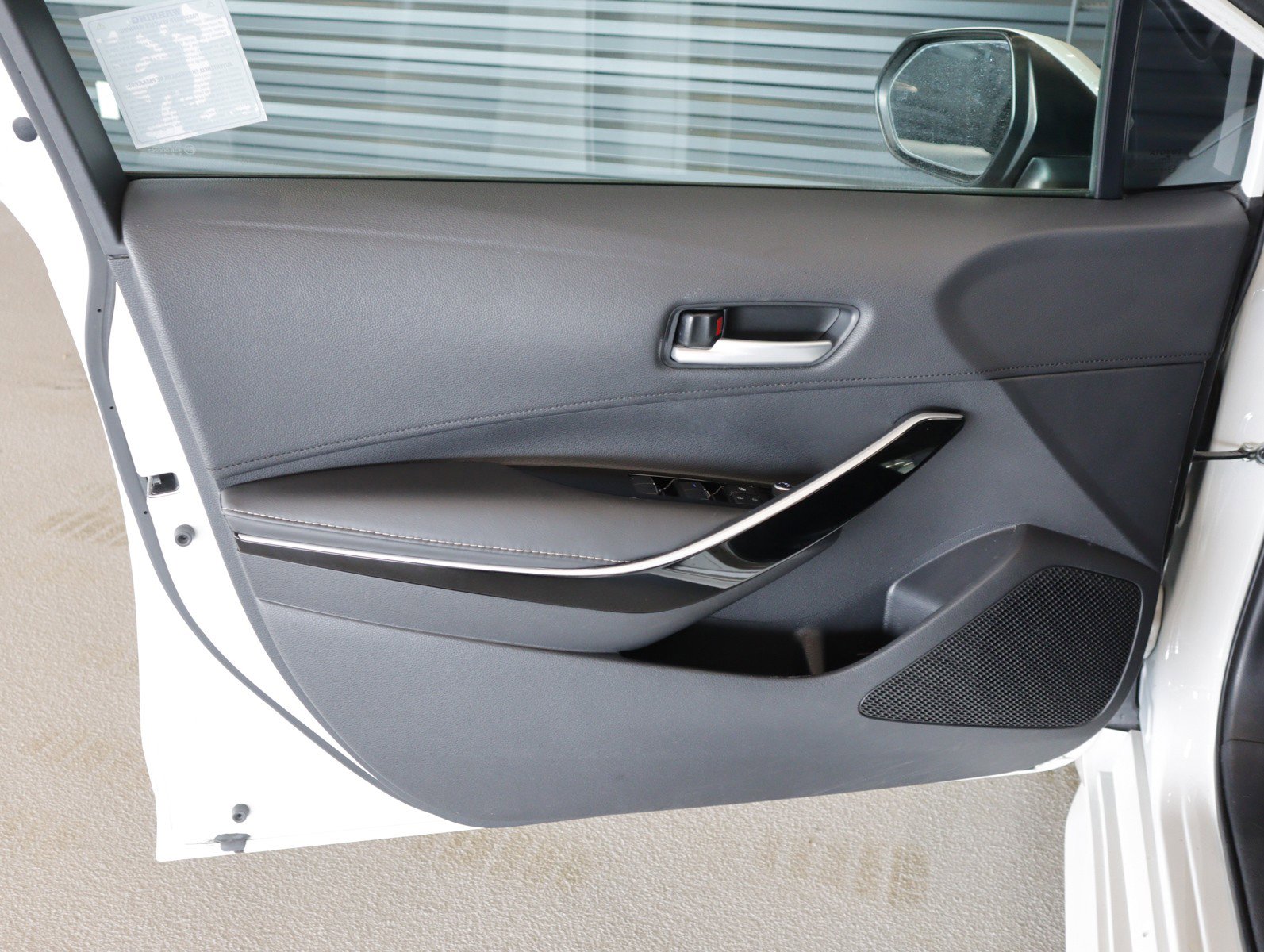 Used 2020 Toyota Corolla XLE w/ Carpet Mat Package (TMS) FWD image 27