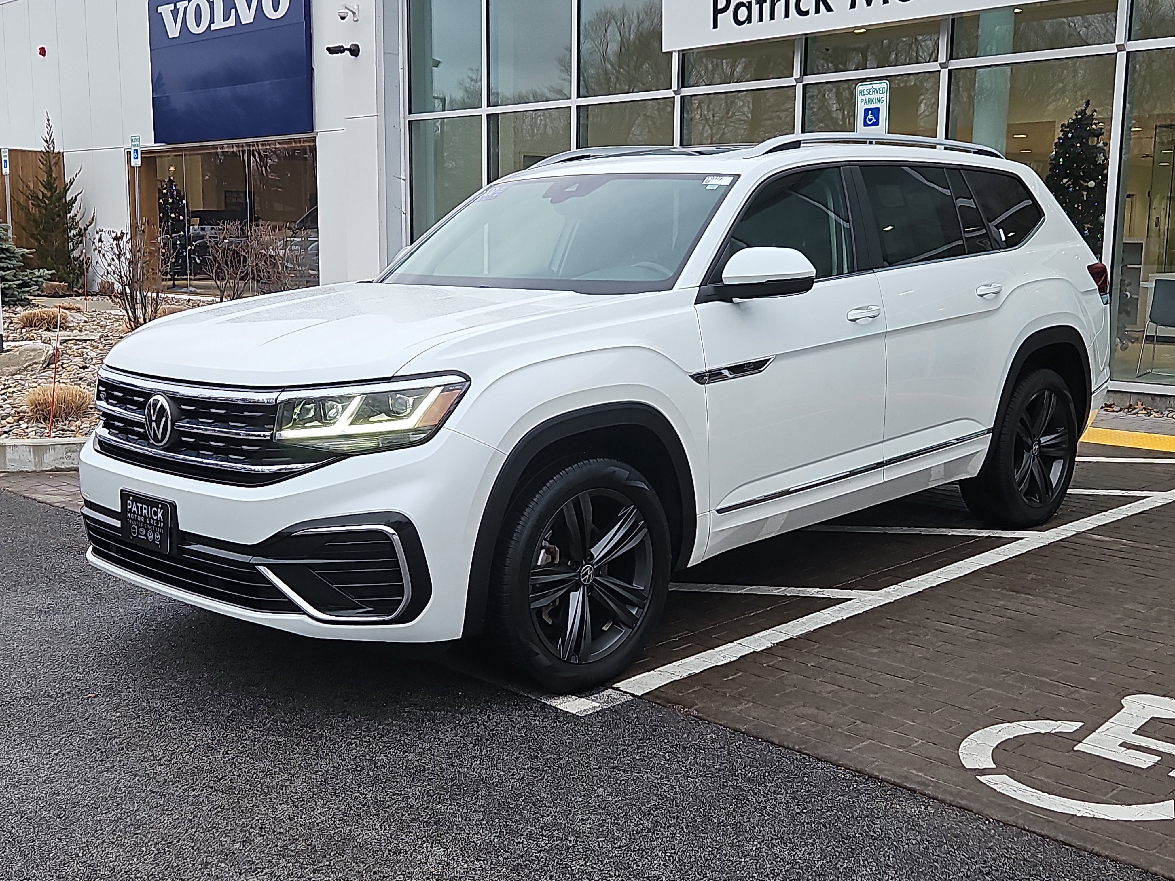 Certified 2022 Volkswagen Atlas SEL R-Line image 27