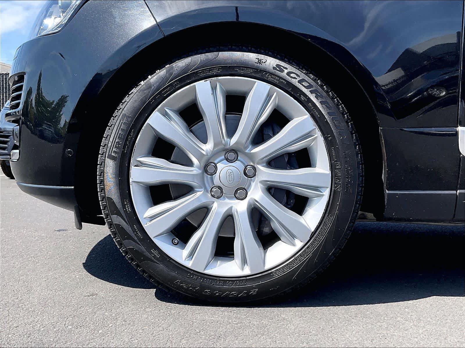 Used 2017 Land Rover Range Rover Supercharged AWD/4WD image 11