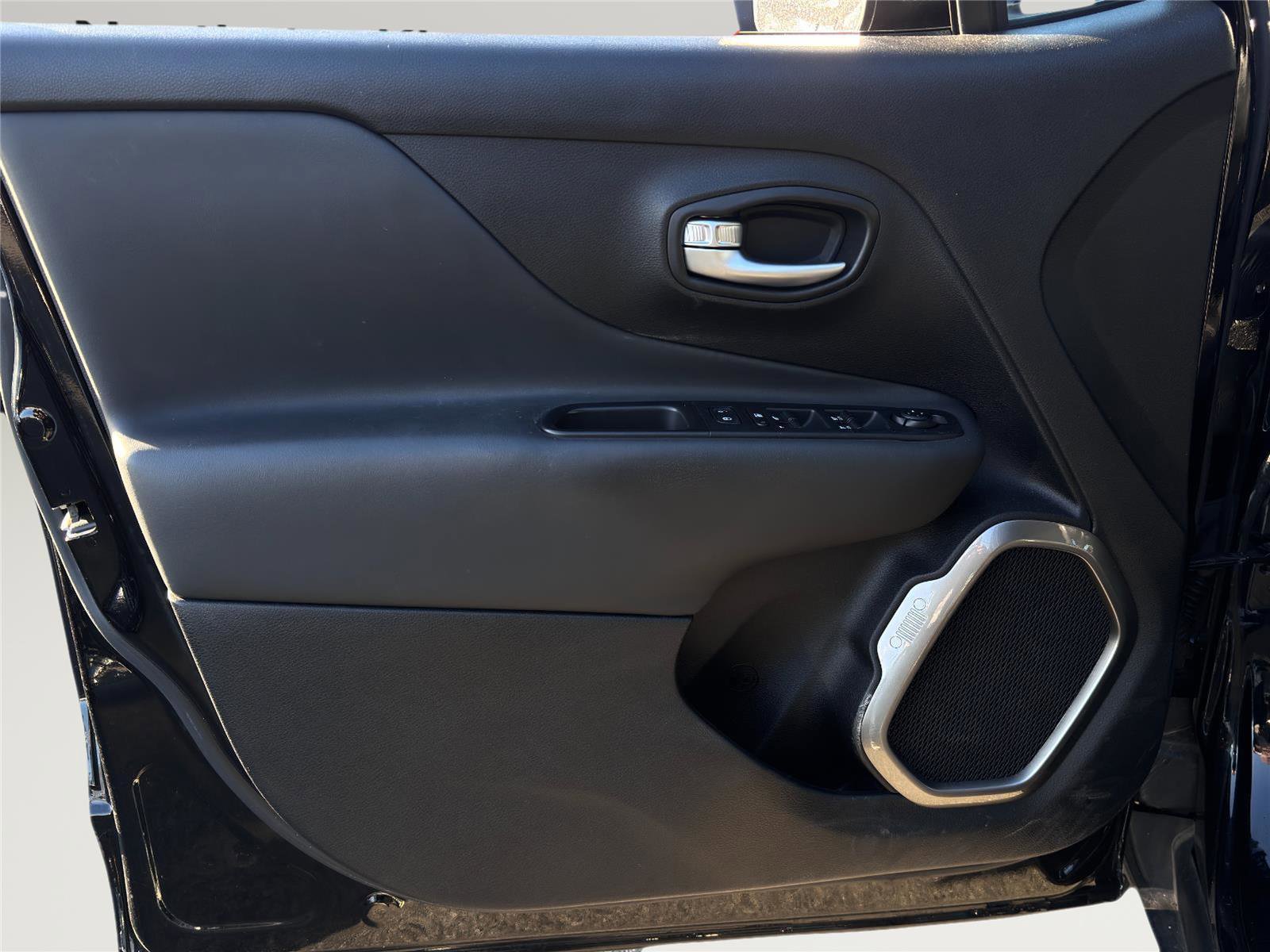 Used 2019 Jeep Renegade Limited w/ UConnect 8.4 Nav Group image 13