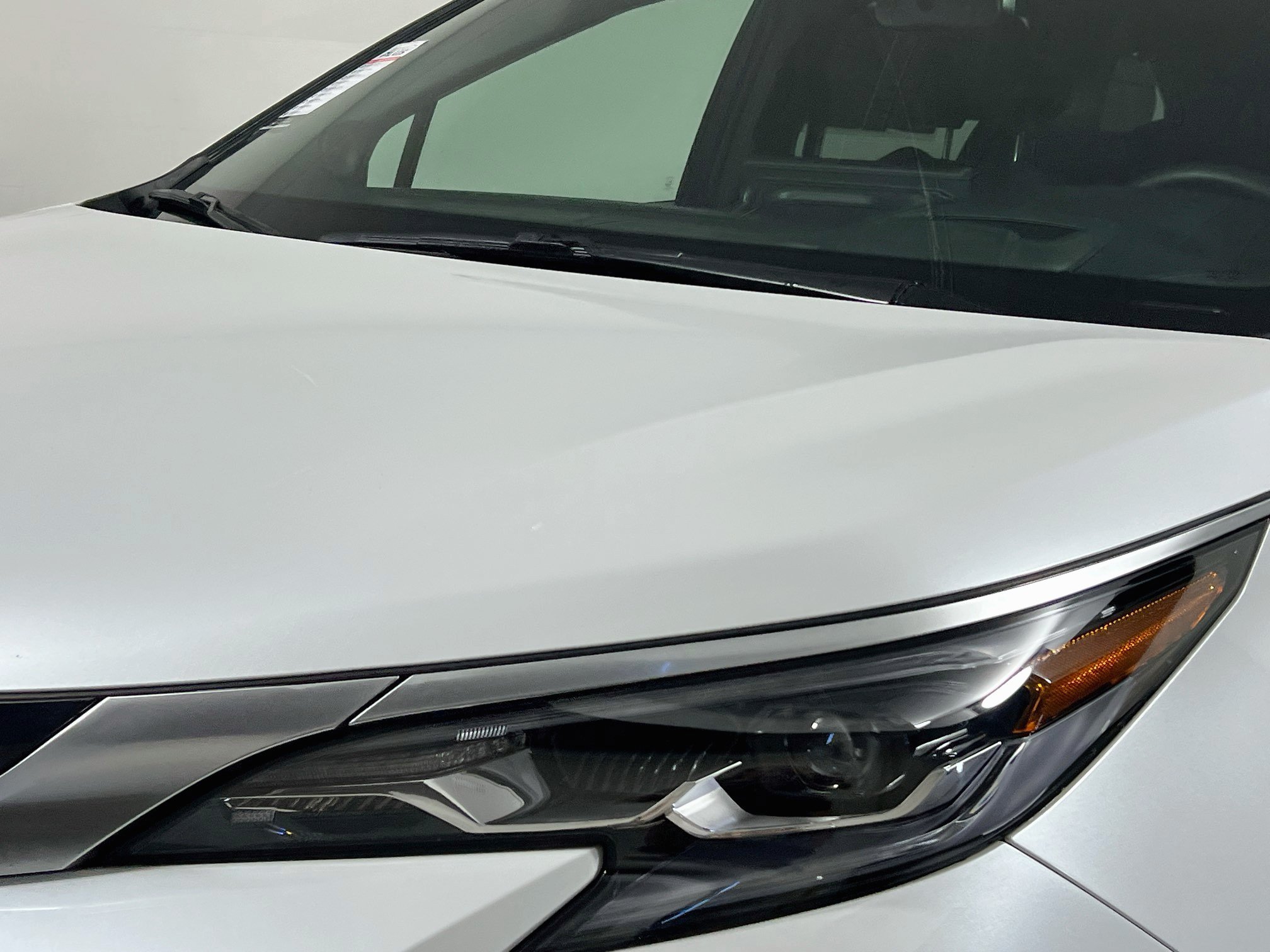 Used 2025 Toyota Sienna Platinum FWD image 11