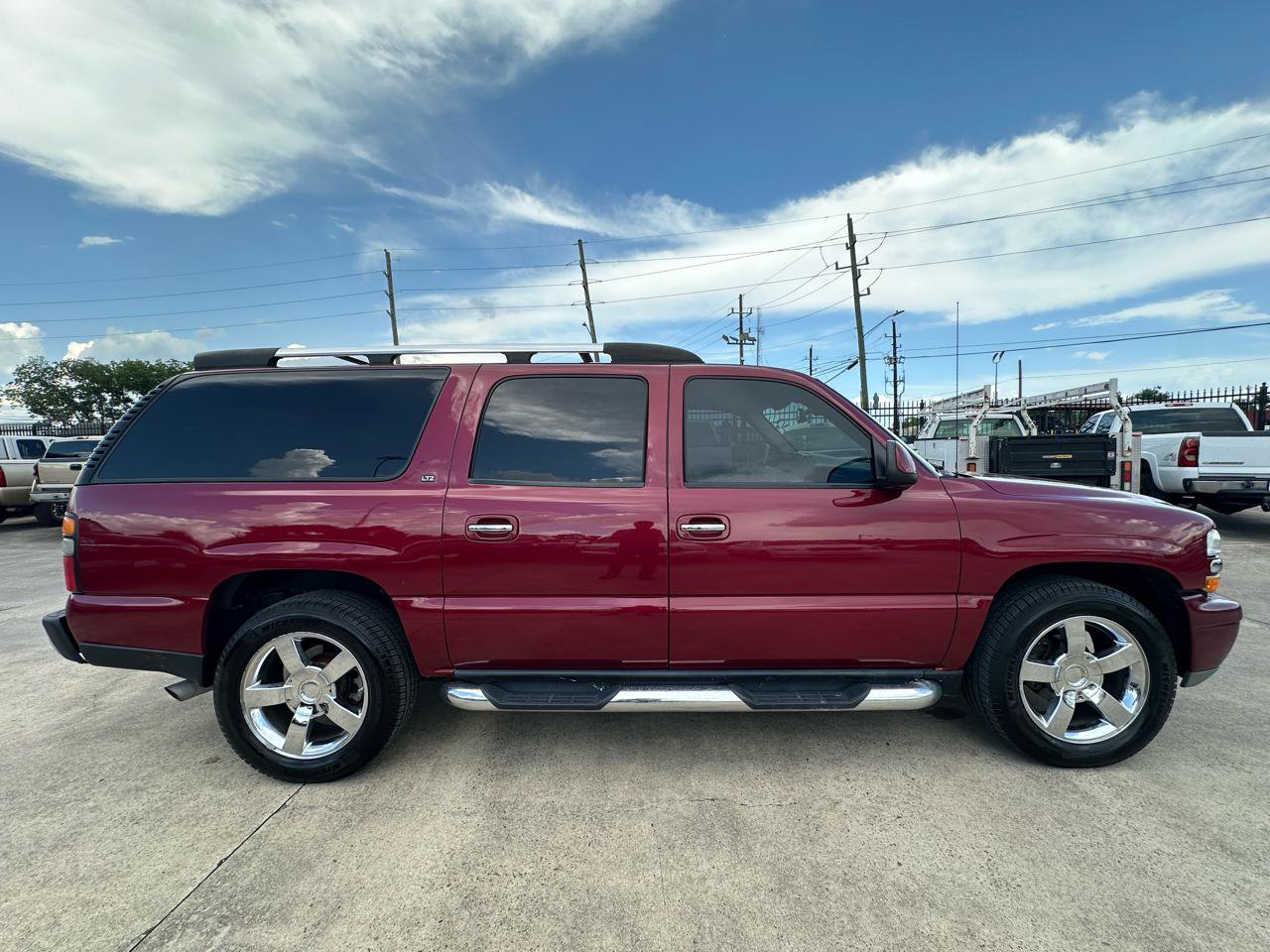 Used 2006 Chevrolet Suburban LTZ w/ Preferred Equipment Group AWD/4WD image 6