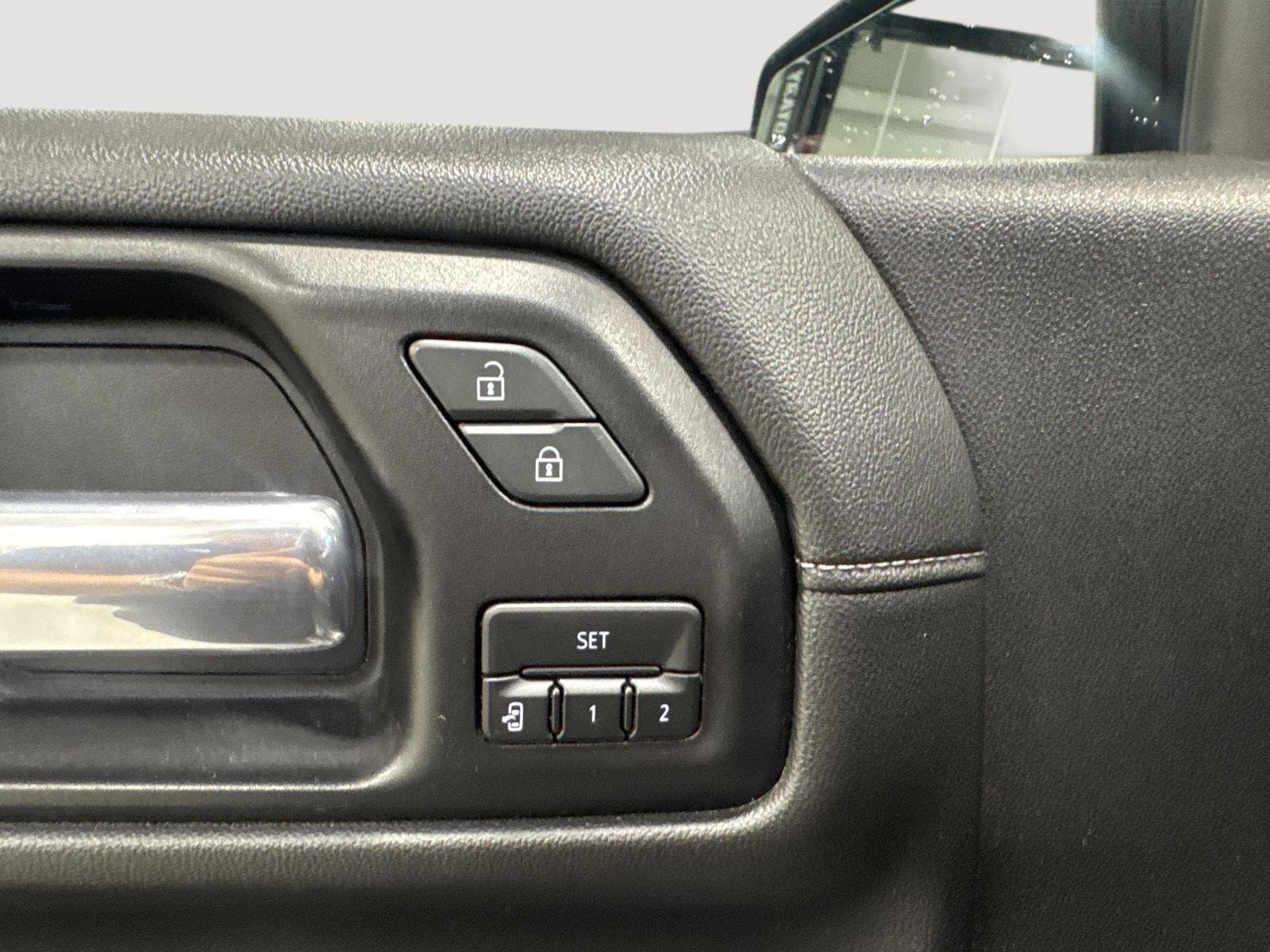 Used 2019 Chevrolet Silverado 1500 LTZ w/ LTZ Premium Package AWD/4WD image 26