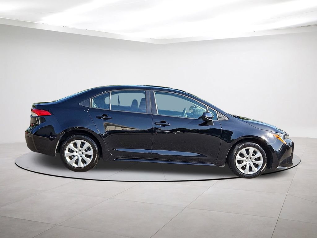 Used 2024 Toyota Corolla LE FWD image 8