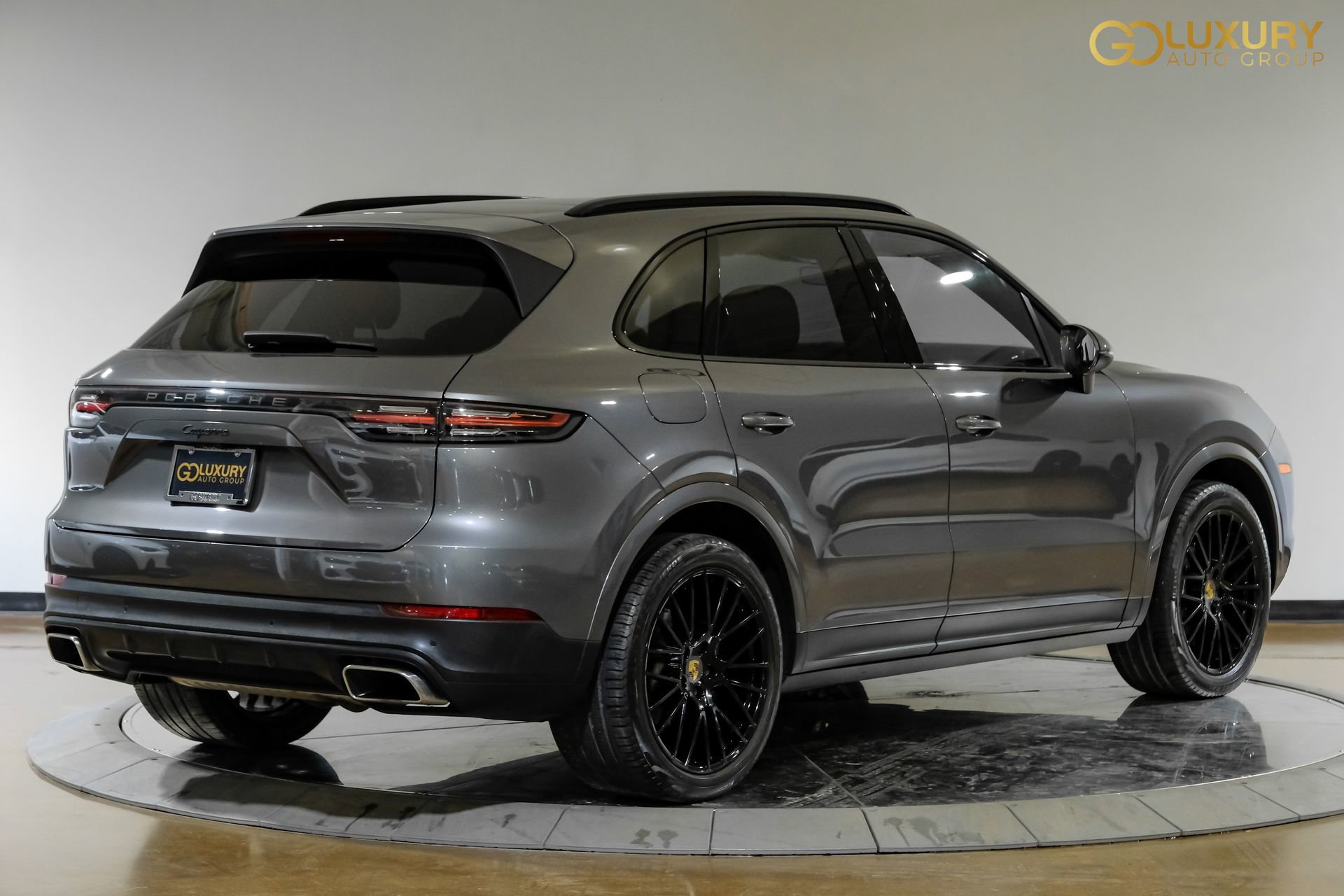 Used 2023 Porsche Cayenne Platinum Edition image 10