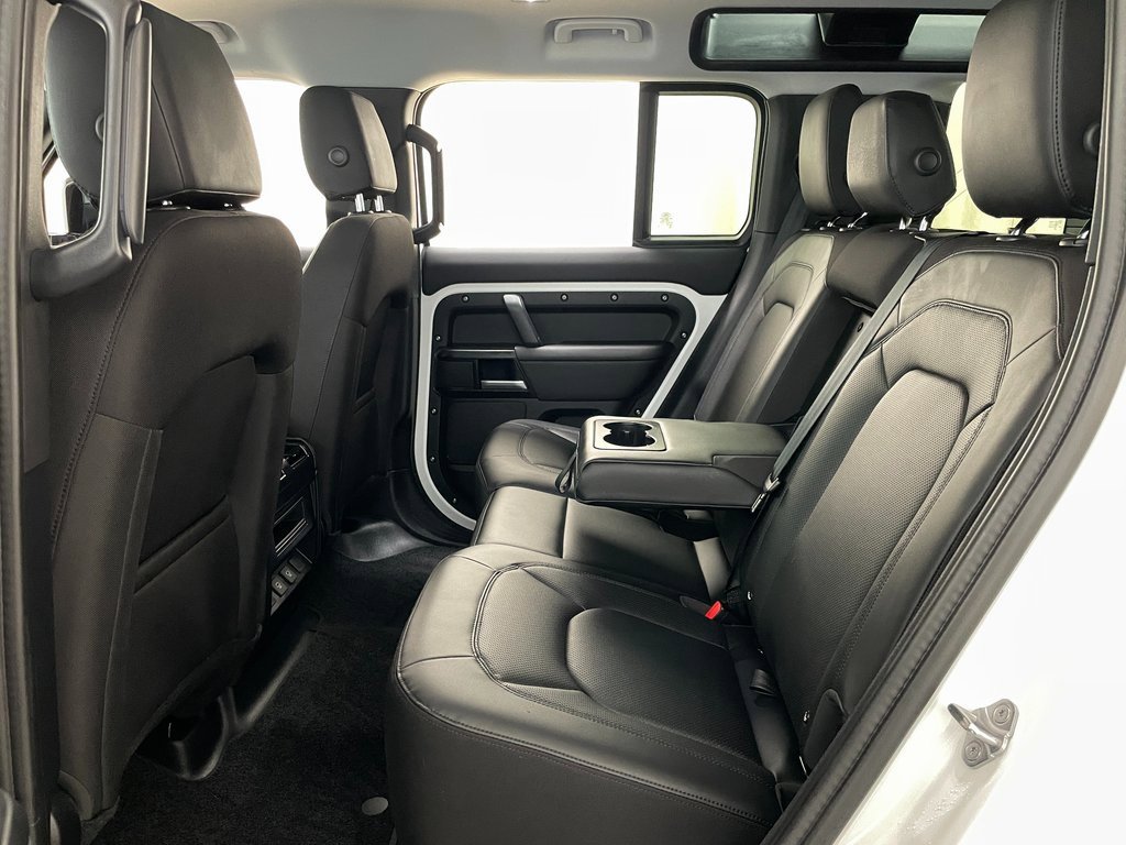 Used 2025 Land Rover Defender 110 S image 15